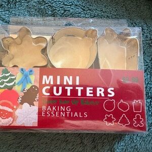 Mini Cutters Baking Essentials Set